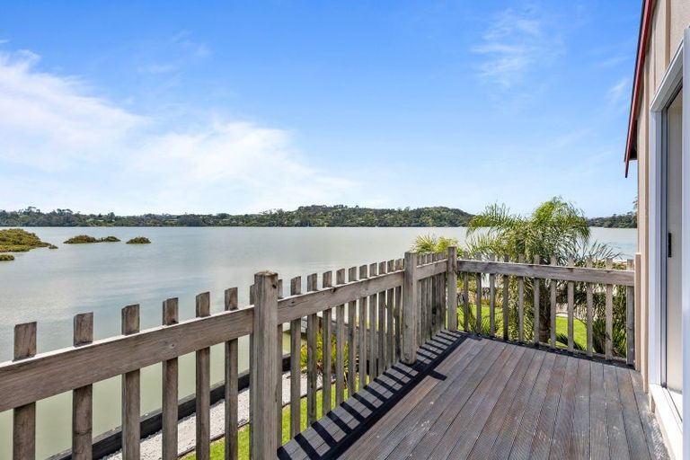 Photo of property in 38 The Terrace, Herald Island, Auckland, 0618