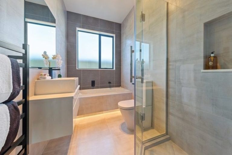 Photo of property in 42 Schoolside Road, Kumeu, 0810