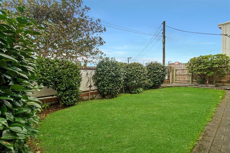 Photo of property in 8a Beauchamp Street, Karori, Wellington, 6012