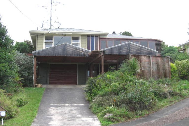 Photo of property in 8 Merville Avenue, Te Atatu South, Auckland, 0610