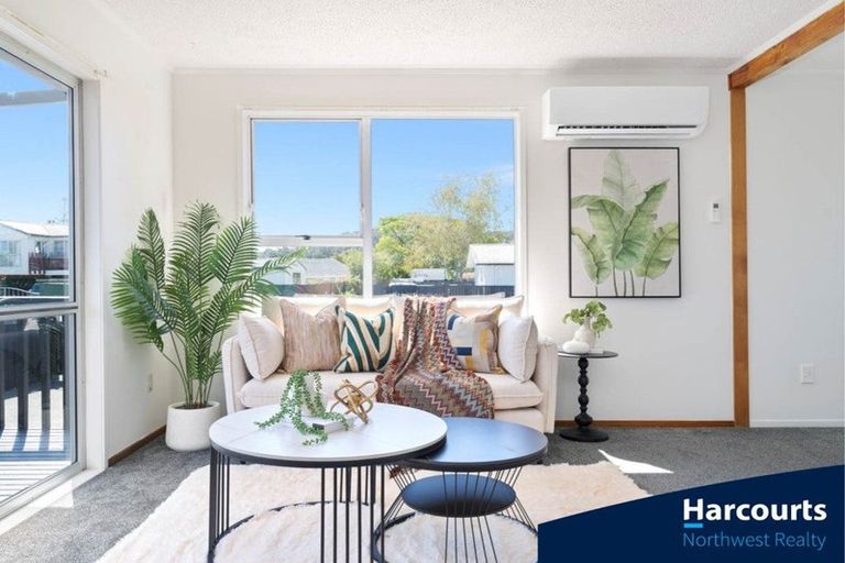 Photo of property in 16 Glen Road, Ranui, Auckland, 0612