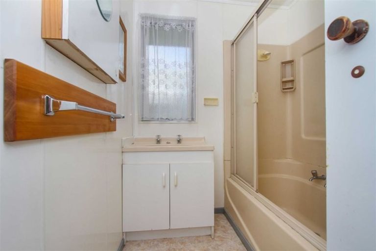 Photo of property in 25 Reynolds Road, Pukekohe, 2120