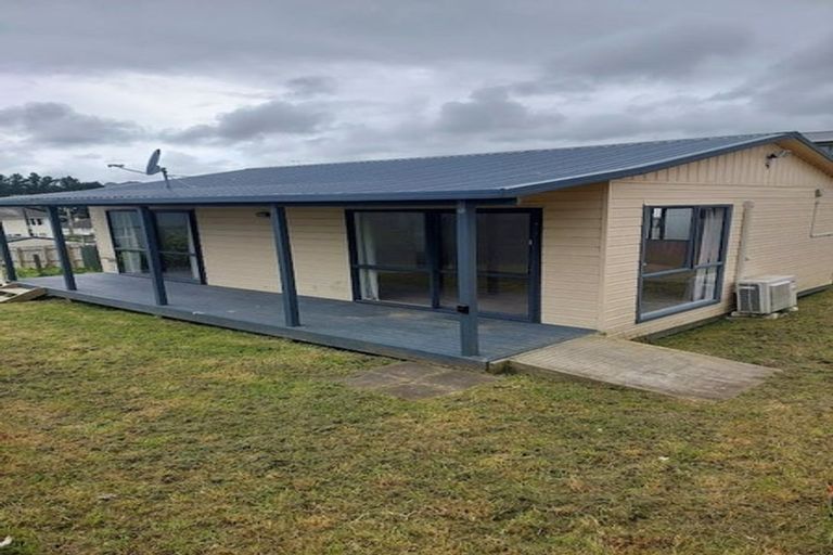 Photo of property in 141a-d Bedford Street, Cannons Creek, Porirua, 5024