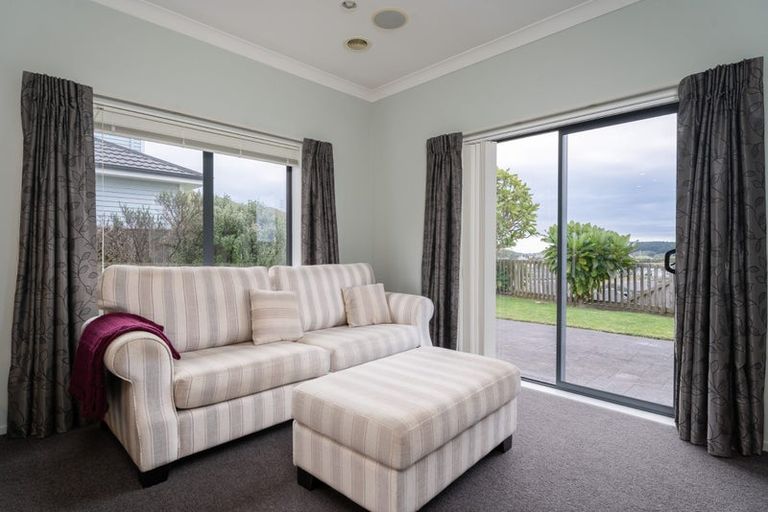 Photo of property in 49 Erlestoke Crescent, Churton Park, Wellington, 6037