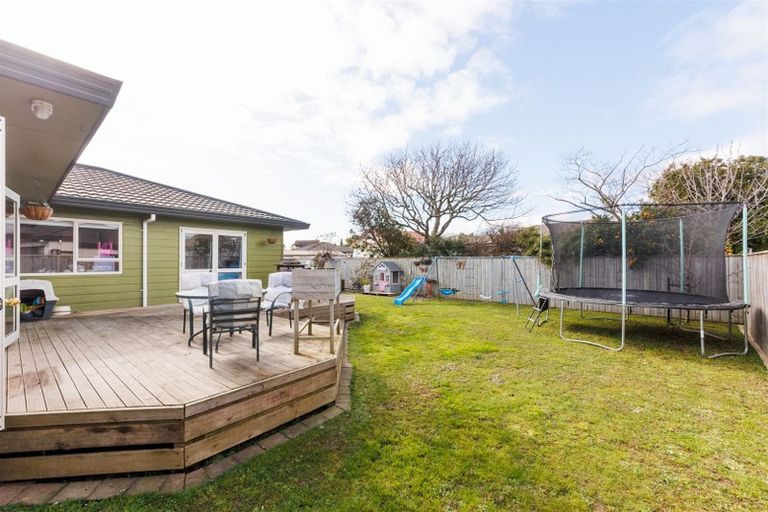 Photo of property in 43 Dalfield Place, Highbury, Palmerston North, 4412