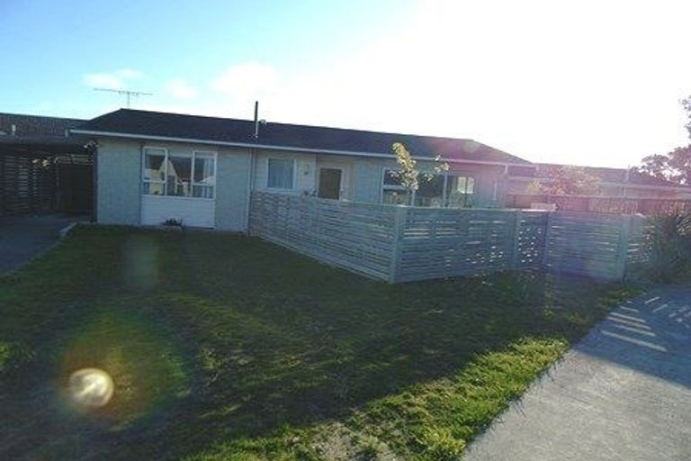 Photo of property in 2 Cobar Close, Maupuia, Wellington, 6022