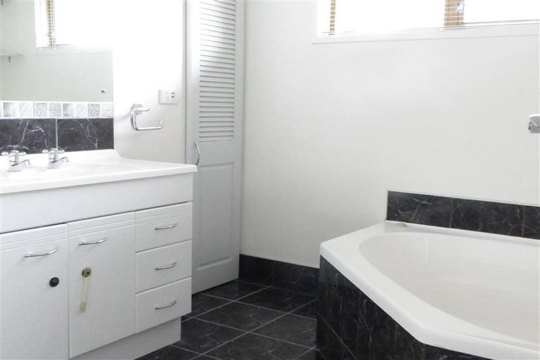 Photo of property in 36 Okura River Road, Okura, Albany, 0792