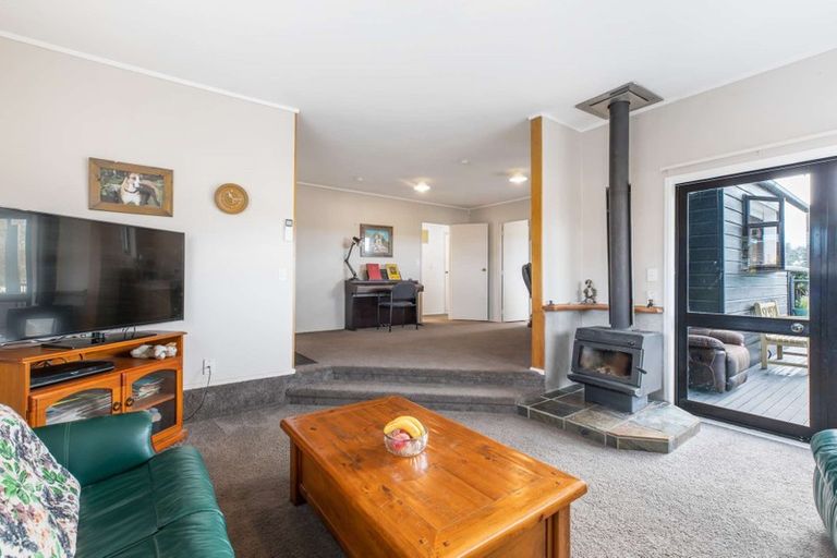 Photo of property in 21 Riverside Drive, Waiuku, 2123