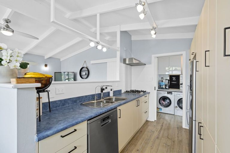 Photo of property in 18 Kauri Crescent, Snells Beach, 0920