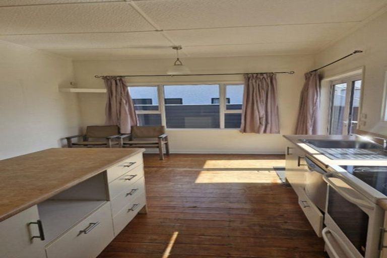 Photo of property in 33 Sackville Street, Fitzroy, New Plymouth, 4312