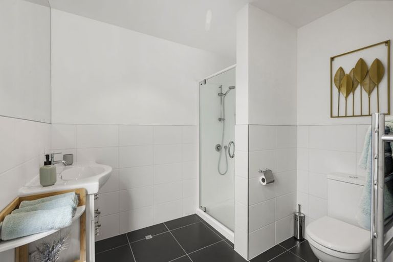 Photo of property in 35a Ngaio Road, Kelburn, Wellington, 6012