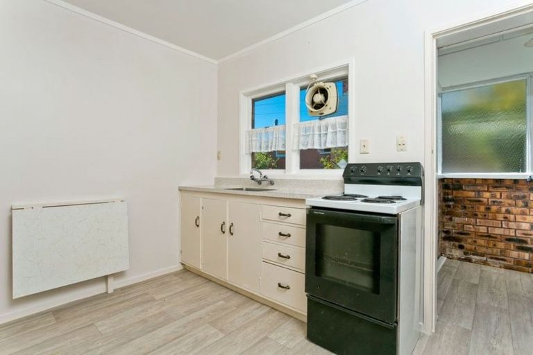 Photo of property in 2/31 Beatrice Avenue, Hillcrest, Auckland, 0627