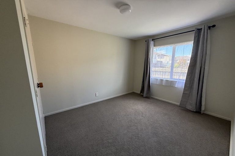 Photo of property in 91 Triangle Road, Massey, Auckland, 0614