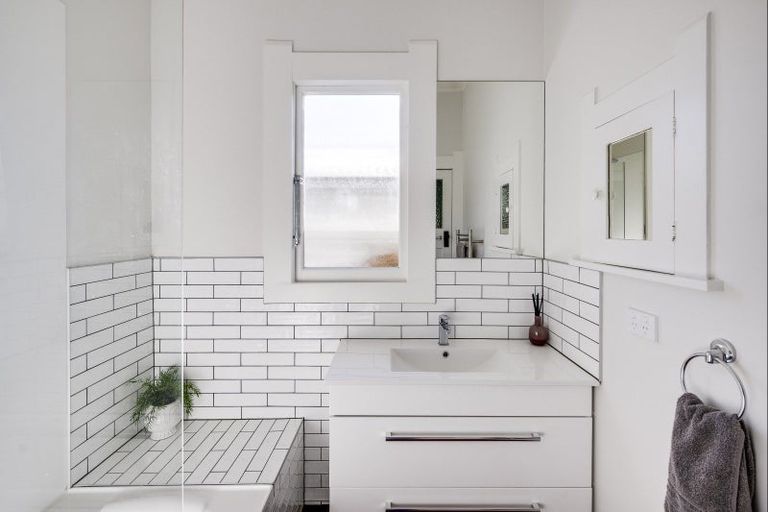 Photo of property in 128 Vigor Brown Street, Napier South, Napier, 4110