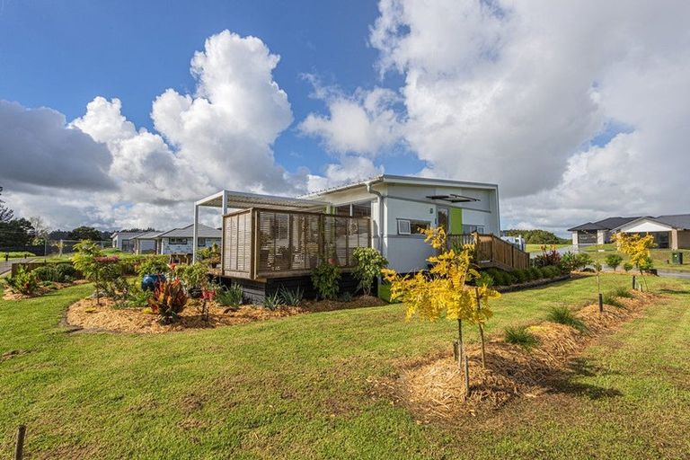 Photo of property in 1 Manaaki Circle, Paparoa, 0571