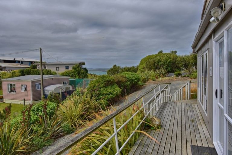 Photo of property in 529 Waikawa-curio Bay Road, Curio Bay, Tokanui, 9884