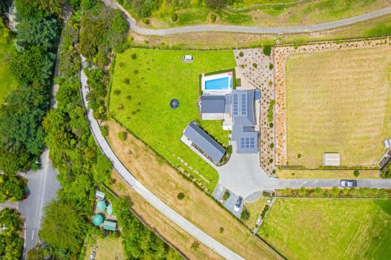 Photo of property in 9 Laguna Place, Matakatia, Whangaparaoa, 0930