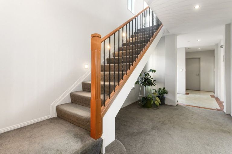 Photo of property in 41 Sapperton Drive, Henderson, Auckland, 0612