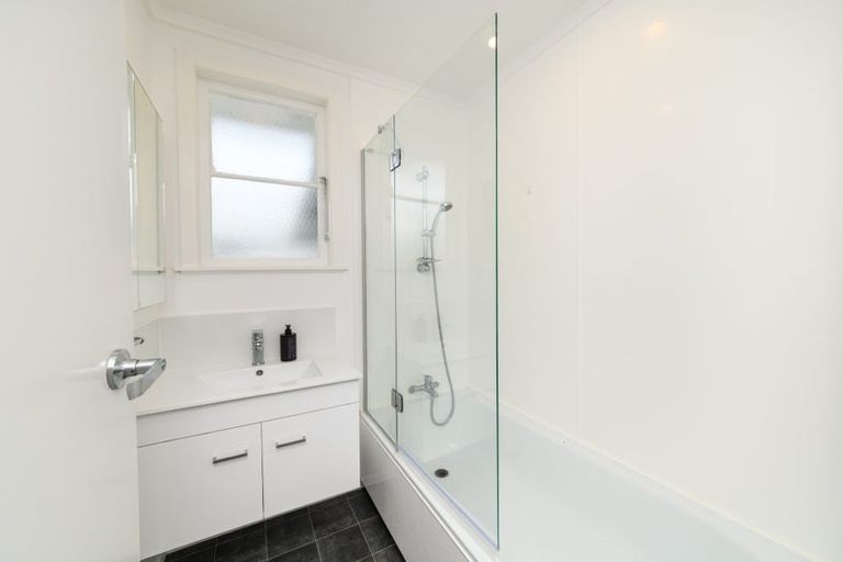 Photo of property in 126 Ruamahanga Crescent, Terrace End, Palmerston North, 4410