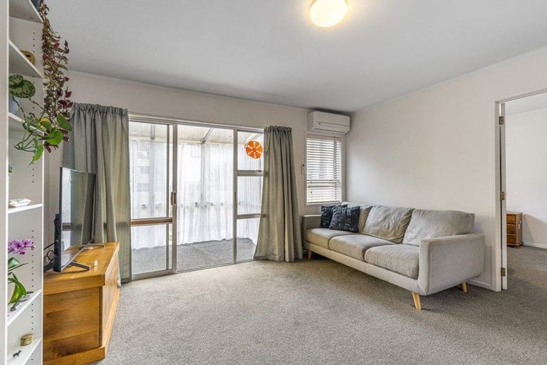 Photo of property in 2/121 Gardner Avenue, New Lynn, Auckland, 0600