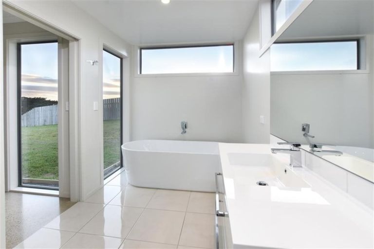 Photo of property in 31 Tunnel Beach Road, Blackhead, Dunedin, 9076