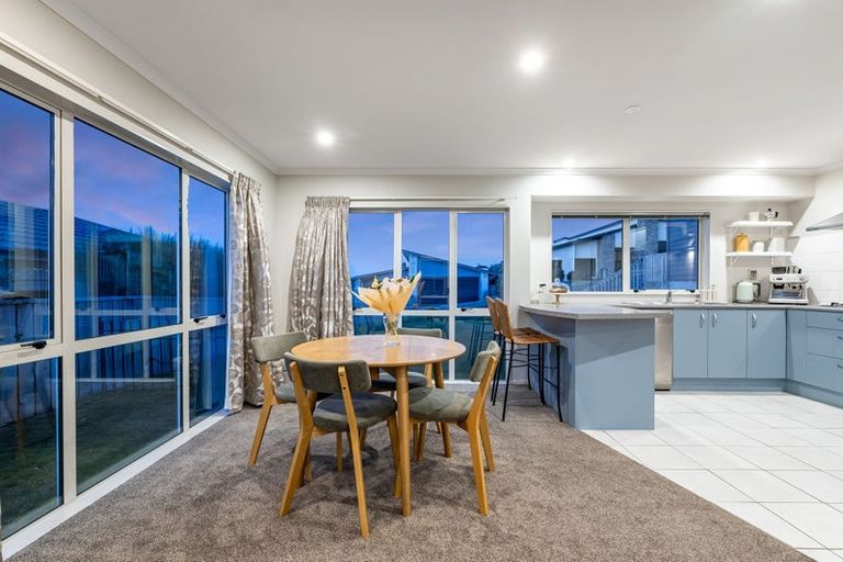 Photo of property in 31 Aspiring Terrace, Aotea, Porirua, 5024