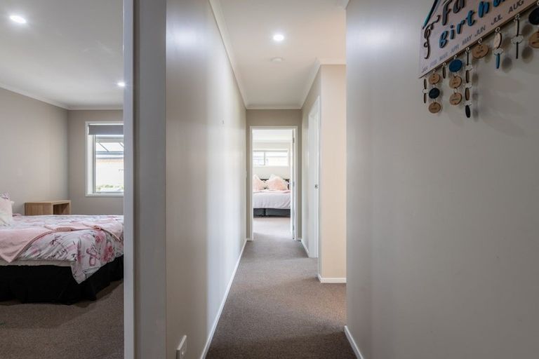 Photo of property in 8 Whitney Place, Rototuna North, Hamilton, 3210