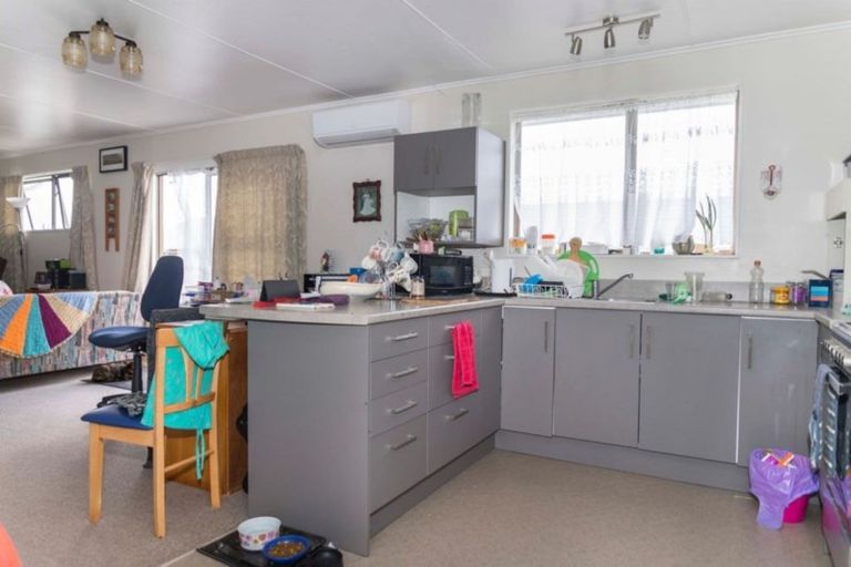 Photo of property in 2/28 Miller Street, Dannevirke, 4930