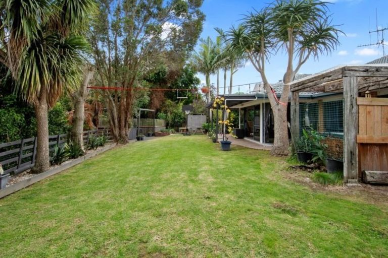 Photo of property in 33 Little John Drive, Bellevue, Tauranga, 3110