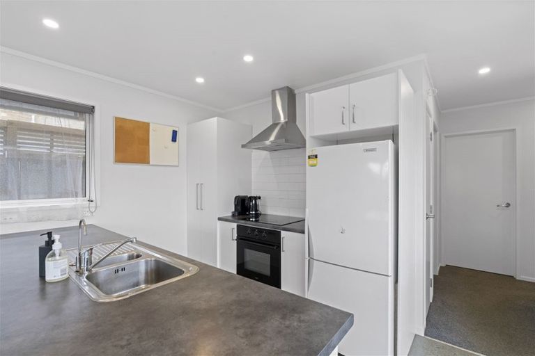 Photo of property in 6 Chisholm Place, Mangere East, Auckland, 2024