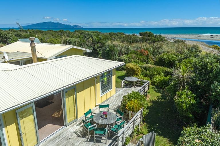 Photo of property in 1 Rodney Avenue, Te Horo Beach, Otaki, 5581