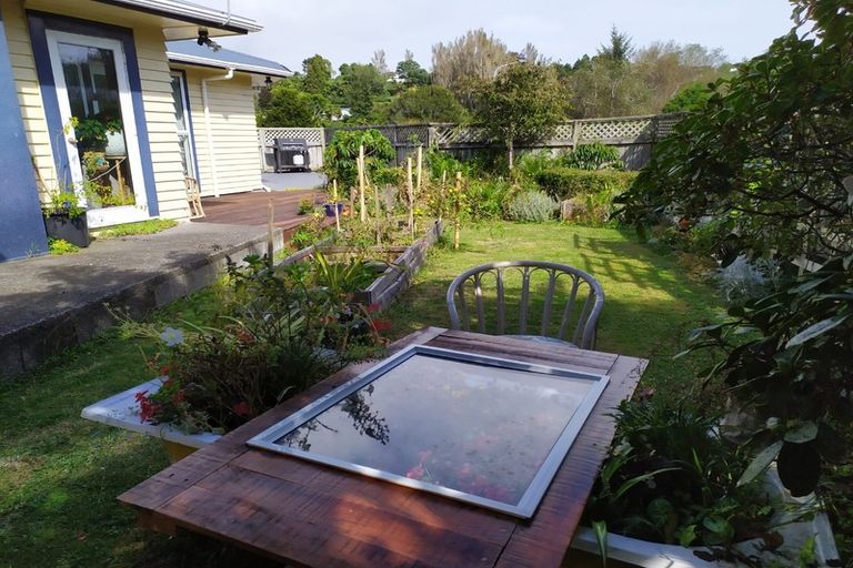 Photo of property in 5 Kendal Place, Merrilands, New Plymouth, 4312