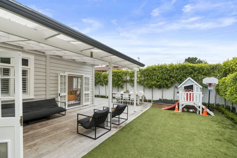 Photo of property in 63 Aramoana Avenue, Devonport, Auckland, 0624