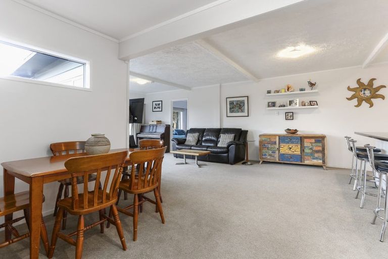 Photo of property in 903 West Coast Road, Waiatarua, Auckland, 0604