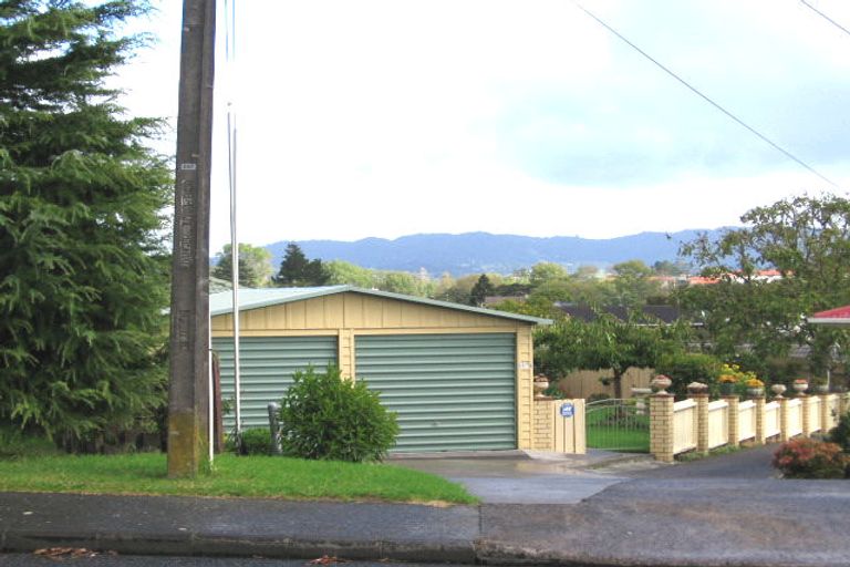 Photo of property in 137a Vodanovich Road, Te Atatu South, Auckland, 0610