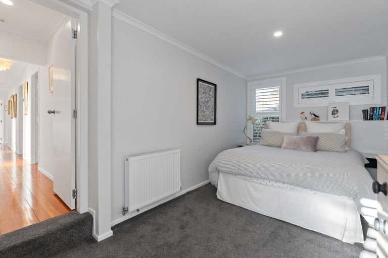 Photo of property in 16 Doris Gordon Crescent, Crofton Downs, Wellington, 6035