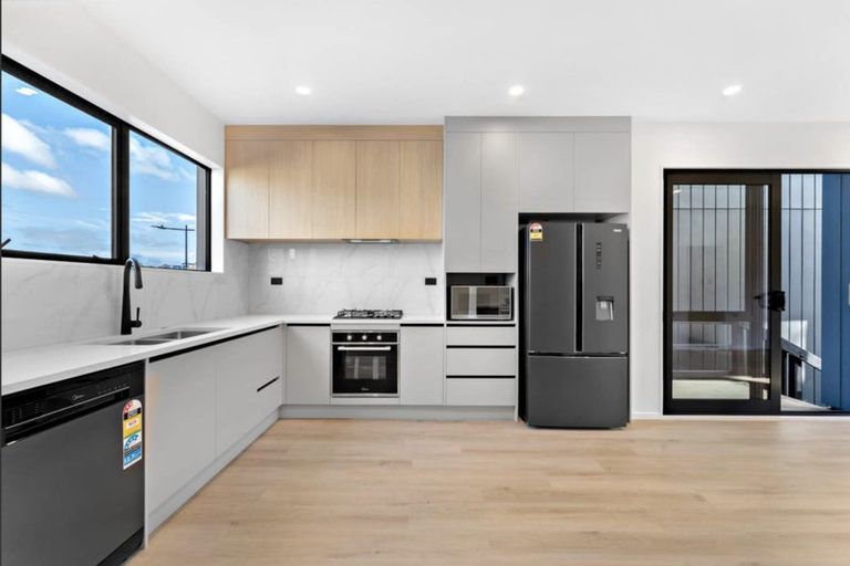 Photo of property in 71 Taukahiwi Road, Pukekohe, 2120