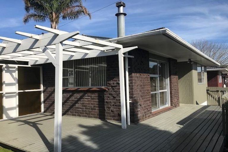 Photo of property in 2/4 Aylmer Court, Eastern Beach, Auckland, 2012