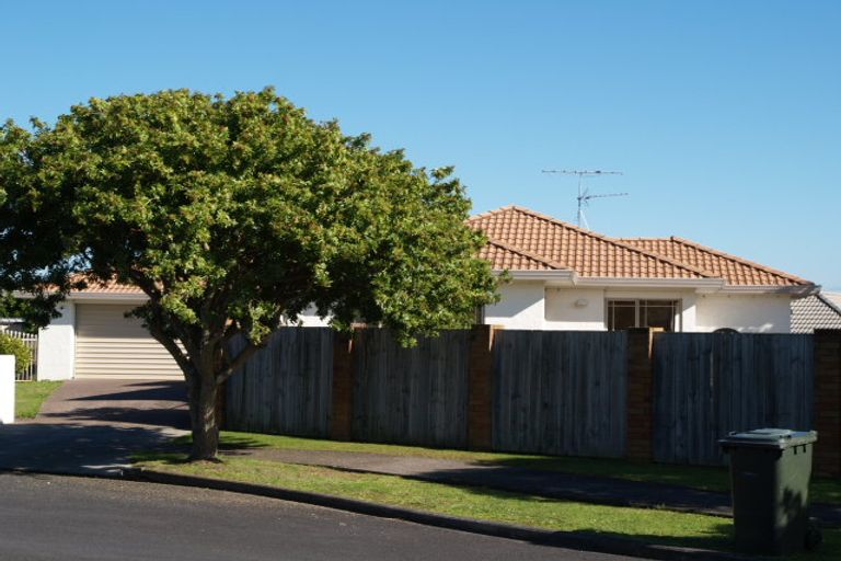 Photo of property in 17 Travers Place, Northpark, Auckland, 2013