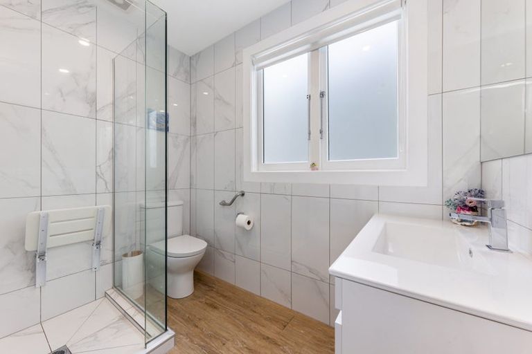 Photo of property in 105 Glendhu Road, Bayview, Auckland, 0629