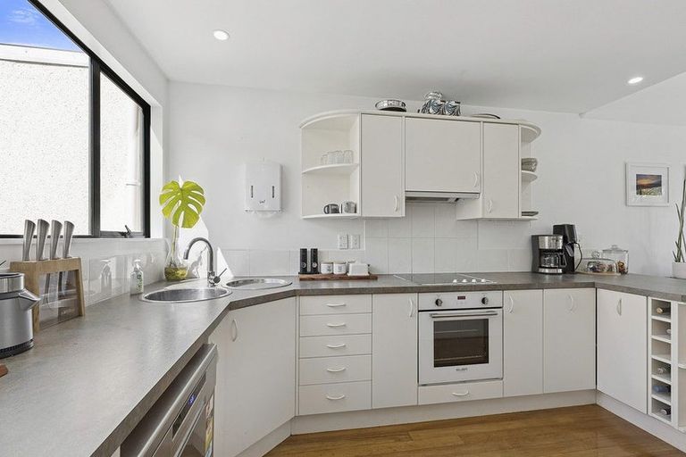 Photo of property in Victoria Town Houses, 1/219 Victoria Street, Te Aro, Wellington, 6011