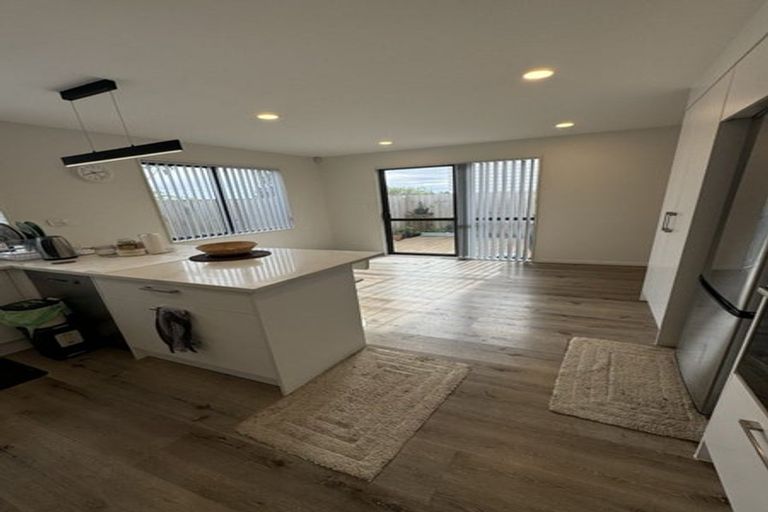 Photo of property in 27c Sunnyside Road, Sunnyvale, Auckland, 0612