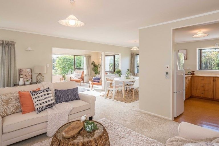 Photo of property in 115 Seaview Road, Paraparaumu Beach, Paraparaumu, 5032