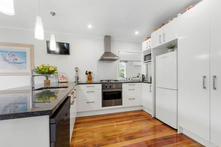 Photo of property in 6 Woodford Avenue, Henderson, Auckland, 0610