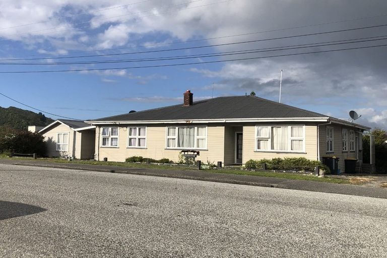 Photo of property in 130 Bright Street, Cobden, Greymouth, 7802