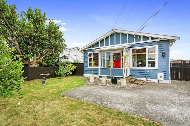 Photo of property in 19 Elizabeth Street, Moera, Lower Hutt, 5010