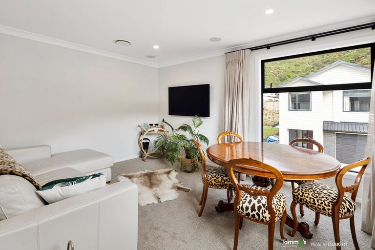 Photo of property in 15 Riroriro Close, Crofton Downs, Wellington, 6035