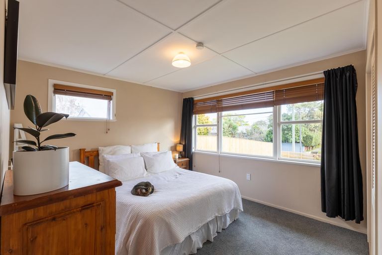 Photo of property in 4 Stoke Place, Awapuni, Palmerston North, 4412