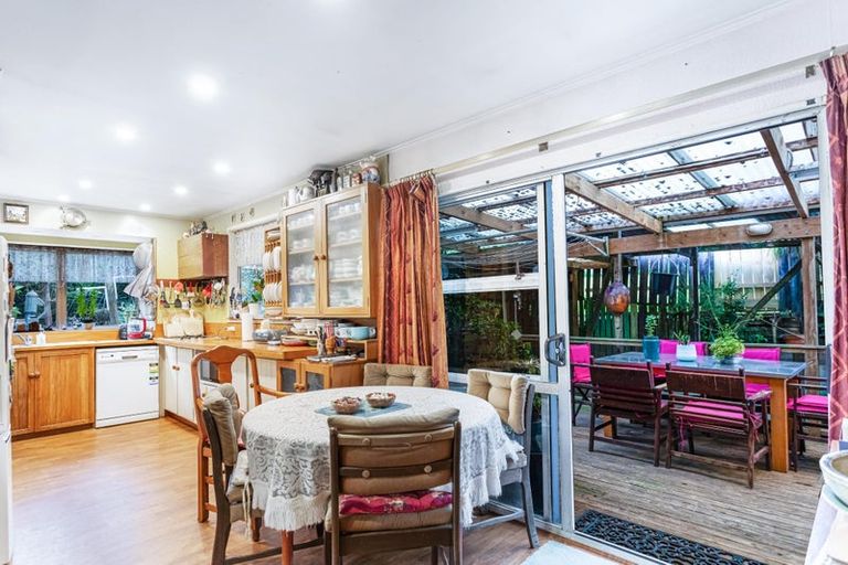 Photo of property in 138 Waimumu Road, Massey, Auckland, 0614