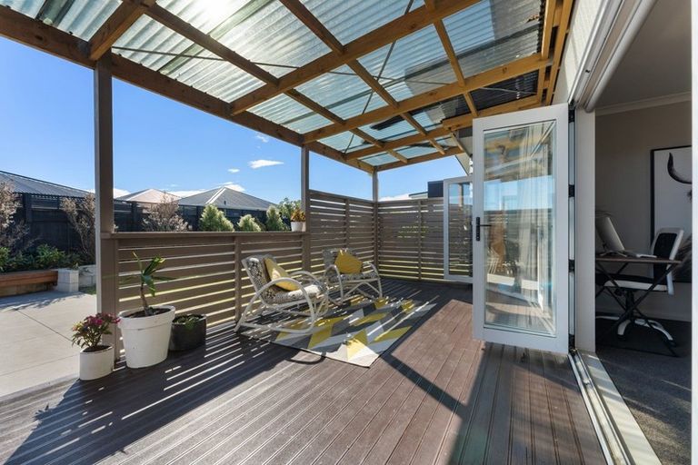 Photo of property in 12 Monaco Grove, Fitzherbert, Palmerston North, 4410